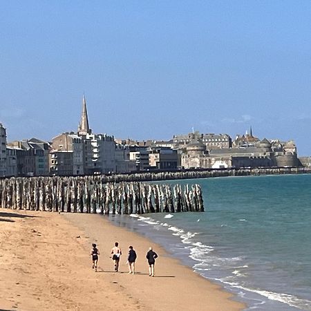 Le Cezembre, Au Pied De La Plage Сен-Мало Экстерьер фото